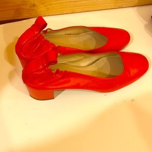 Everlane day heal size 9, bright red. like new